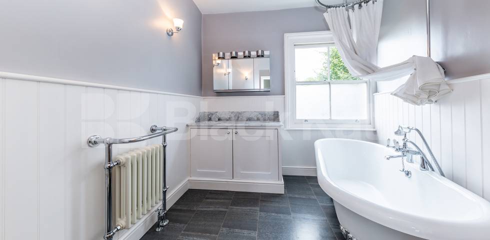 			STUNNING 4 BED WITH GARDEN! , 4 Bedroom, 1 bath, 1 reception House			 Hartham Road  , CALEDONIAN ROAD 